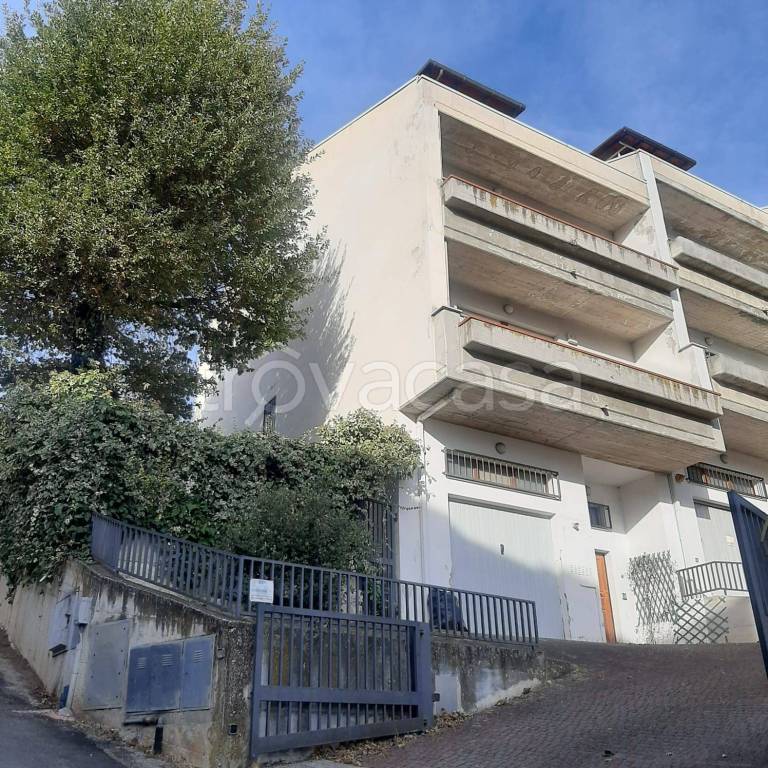 Villa a Schiera in vendita a Teramo via Andrea Bafile, 47