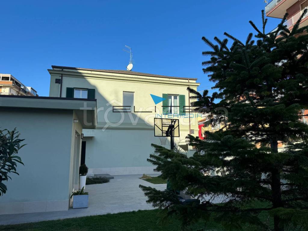Villa in vendita a Pescara via dei Marsi, 74