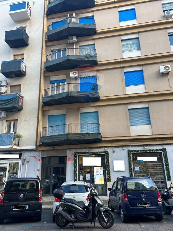 Negozio in affitto a Palermo via De Cosmi, 43