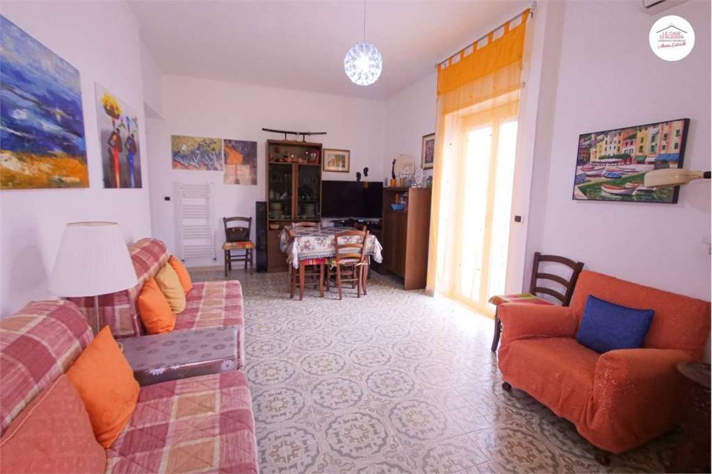 Appartamento in vendita a Pomezia via rumenia , 269