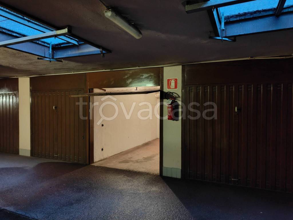 Garage in vendita a Milano via Cardinale Ascanio Sforza, 63