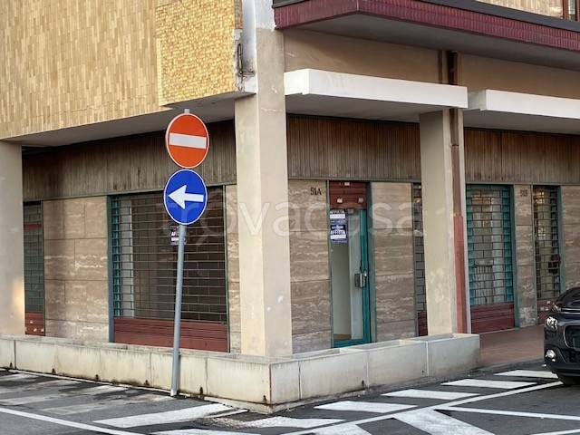 Negozio in affitto a Saluzzo via Torino, 51
