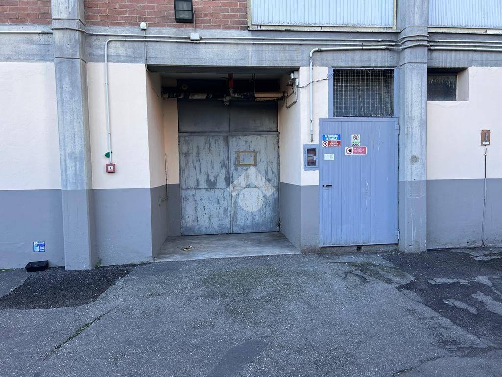 Garage in vendita a Reggio nell'Emilia via Emilia all'Ospizio, 66