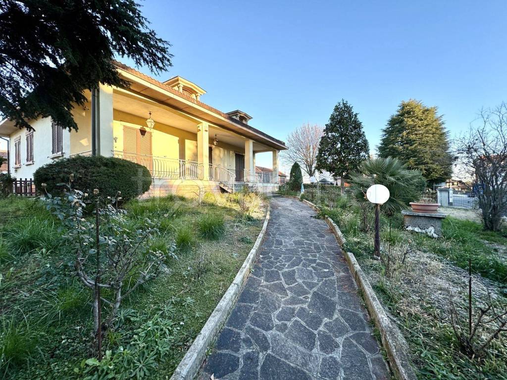 Villa in vendita a Lesignano de' Bagni via Argini Nord, 25