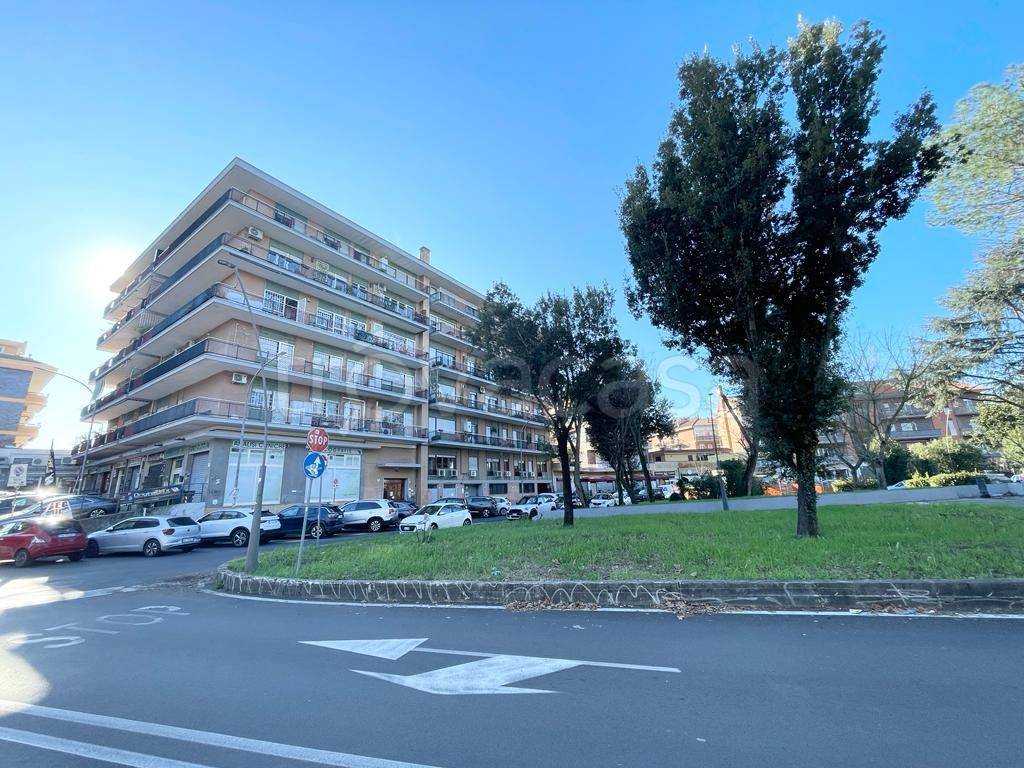 Appartamento in vendita a Roma via Ascanio Vitozzi