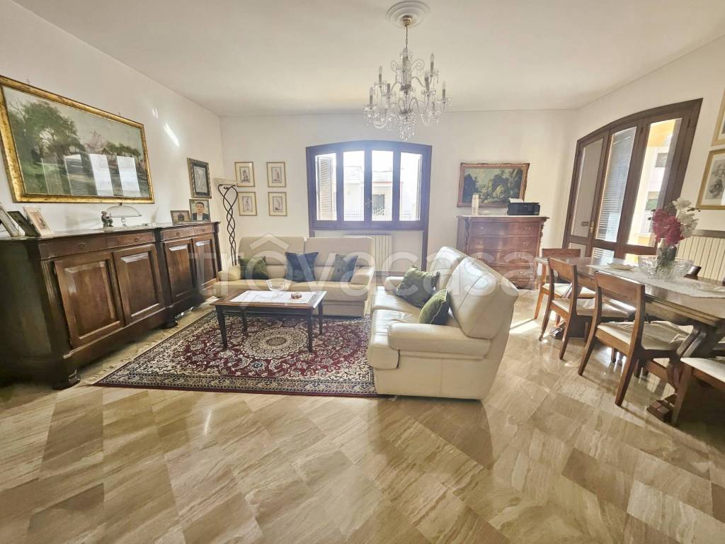 Villa Bifamiliare in vendita a Lequile via Padre Diego, 40