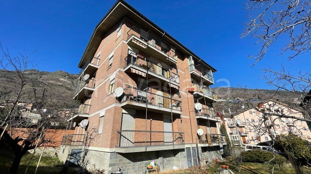 Appartamento in vendita ad Aosta regione Brenlo