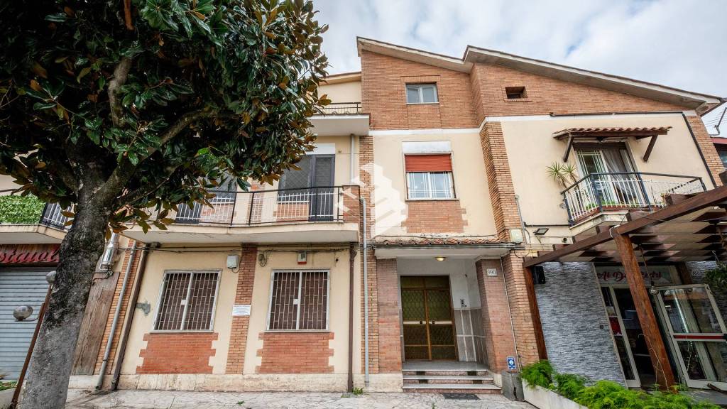 Appartamento in vendita a Roma via Ardeatina, 990