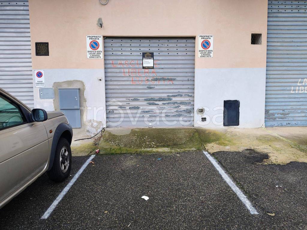 Garage in affitto a Catanzaro viale dei Normanni, 77