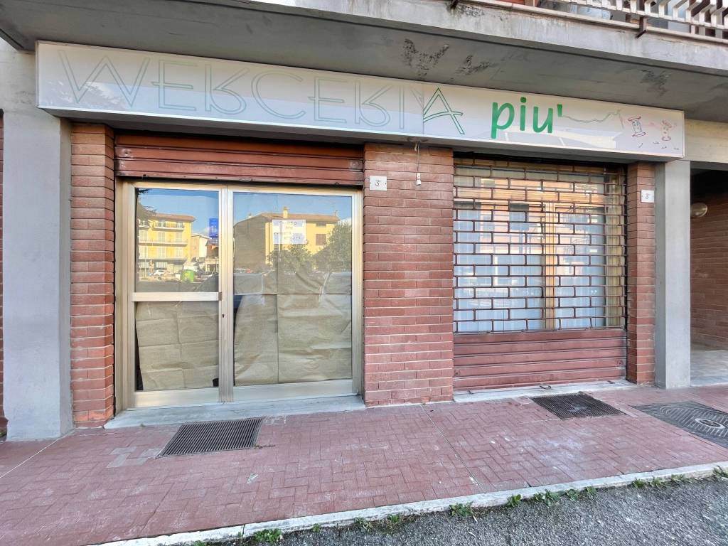 Negozio in vendita a Perugia via Pietro Mascagni, 3