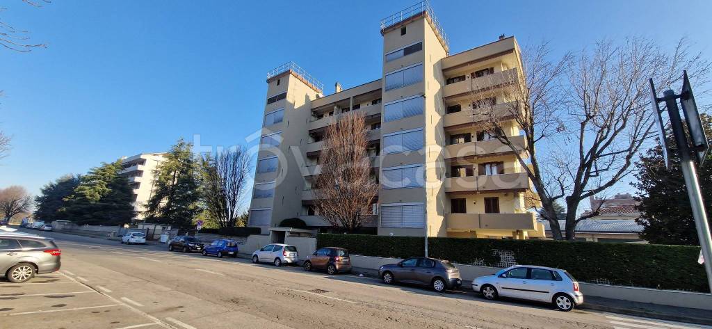 Appartamento in vendita a Nova Milanese via Don Carlo Mezzera, 2