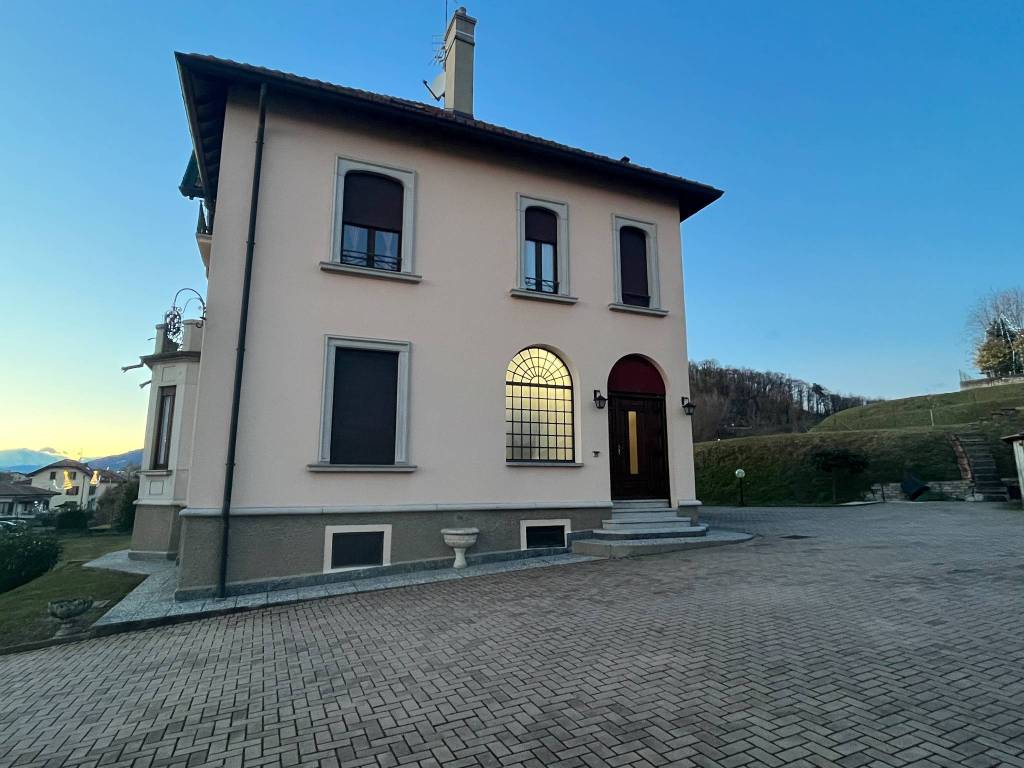 Villa in vendita a Bizzarone via matteotti, 23