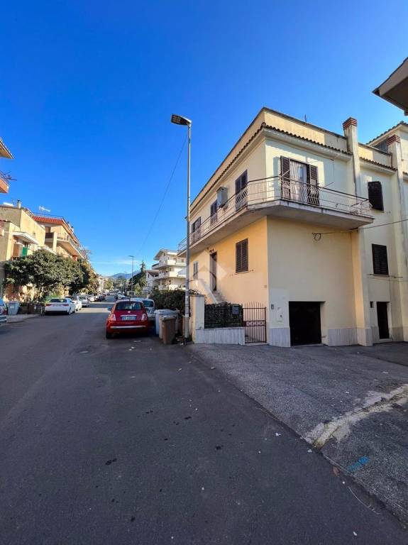 Appartamento in vendita a Guidonia Montecelio via visintini, 33