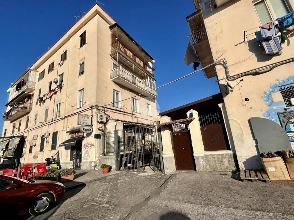 Appartamento in vendita a Napoli via Emanuele Gianturo, 150