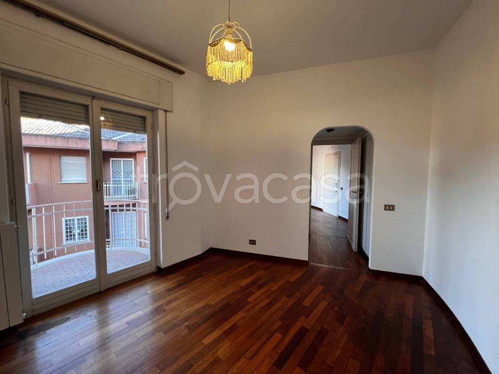 Appartamento in vendita a Roma via Cassia, 615