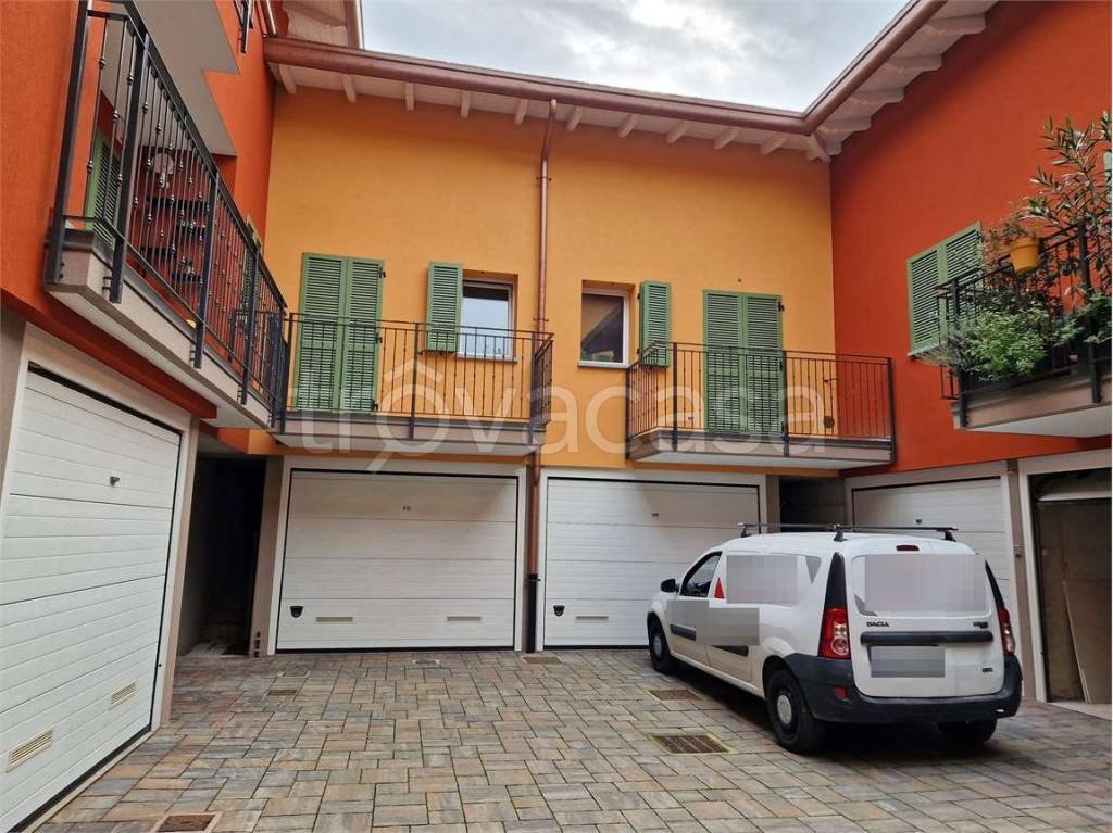 Appartamento in vendita a Rovellasca via Grassi
