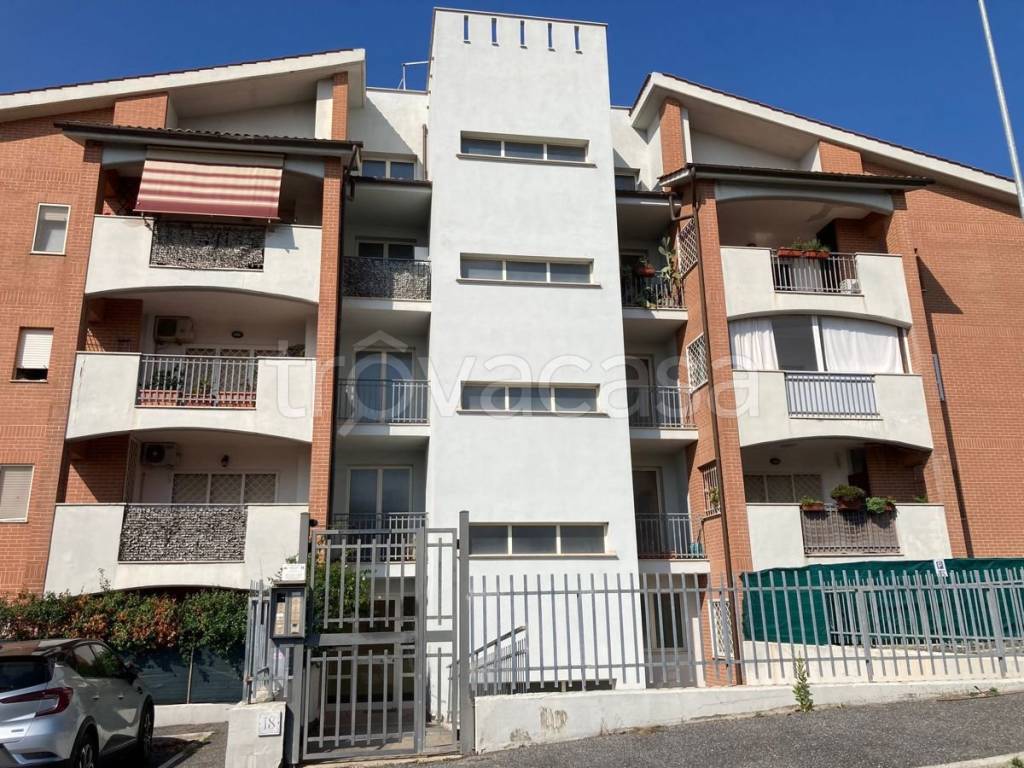 Appartamento in vendita a Roma via selegas