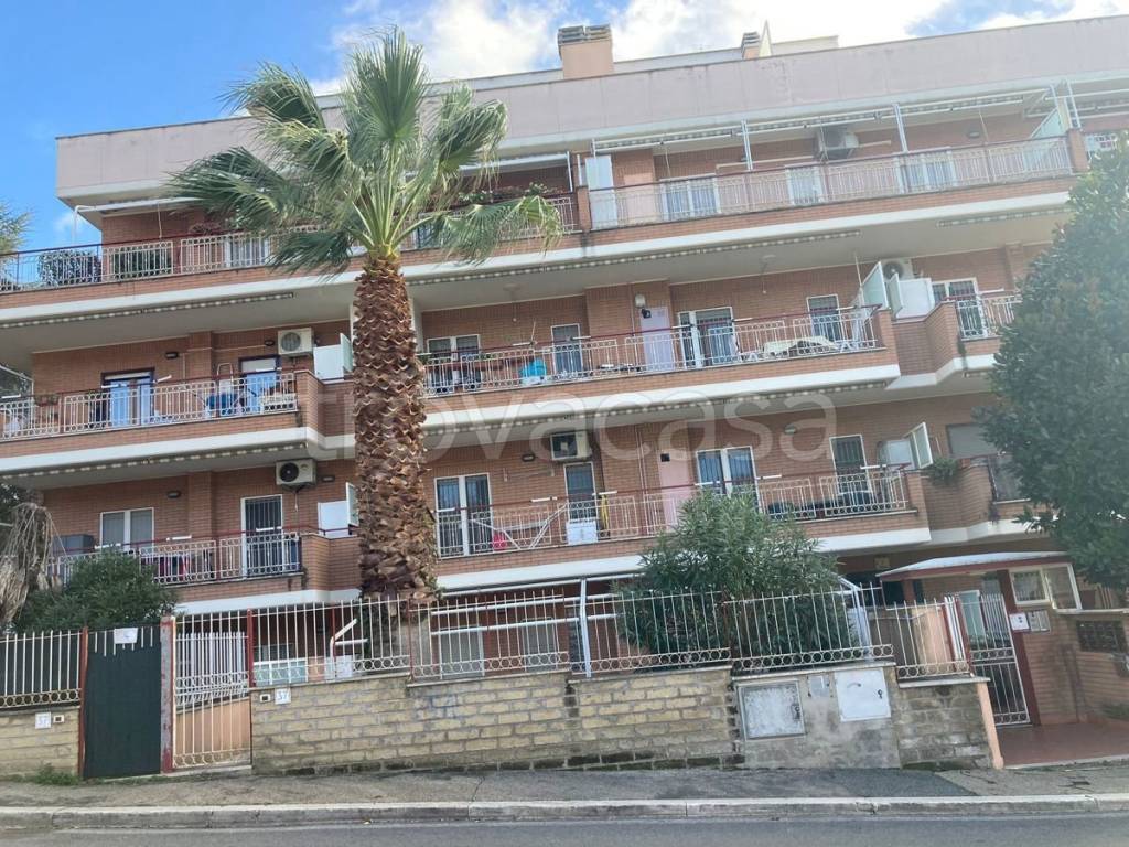 Appartamento in vendita a Roma via dei sampieri