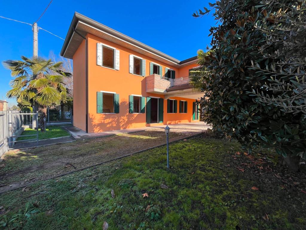 Villa in vendita a Ponte San Nicolò via Camillo Benso di Cavour