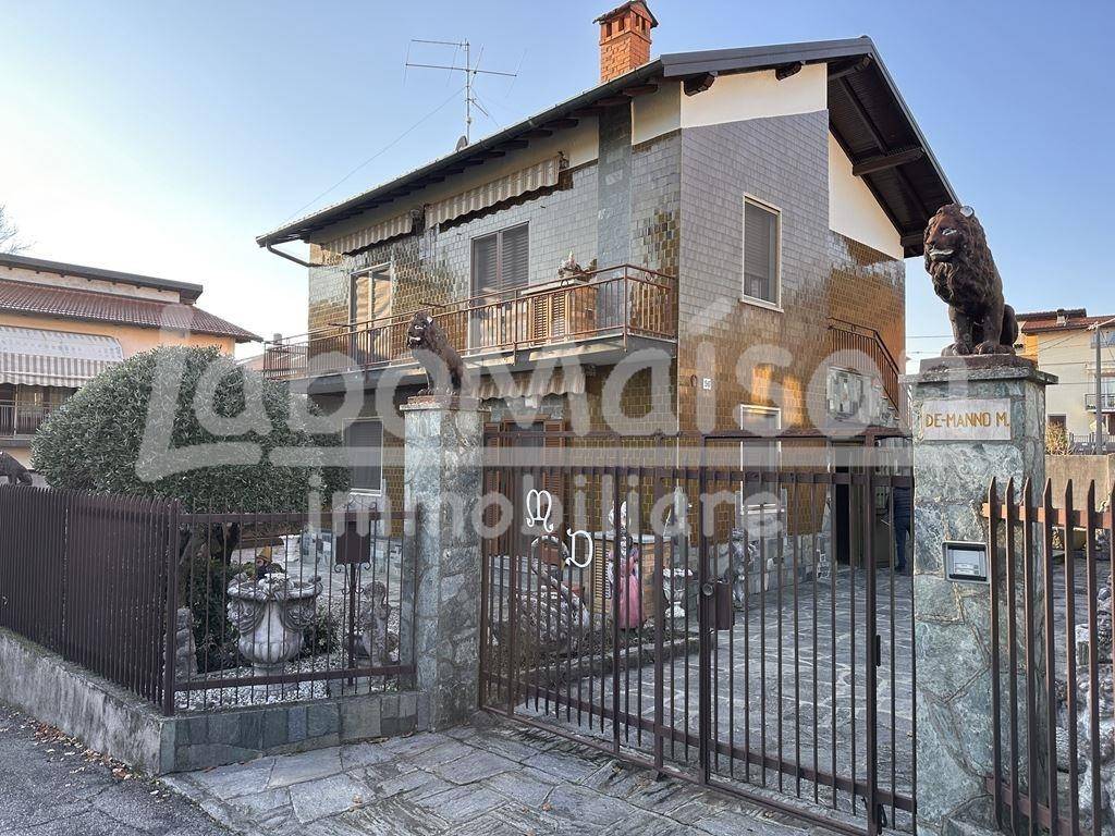Casa Indipendente in vendita a Cocquio-Trevisago via milano