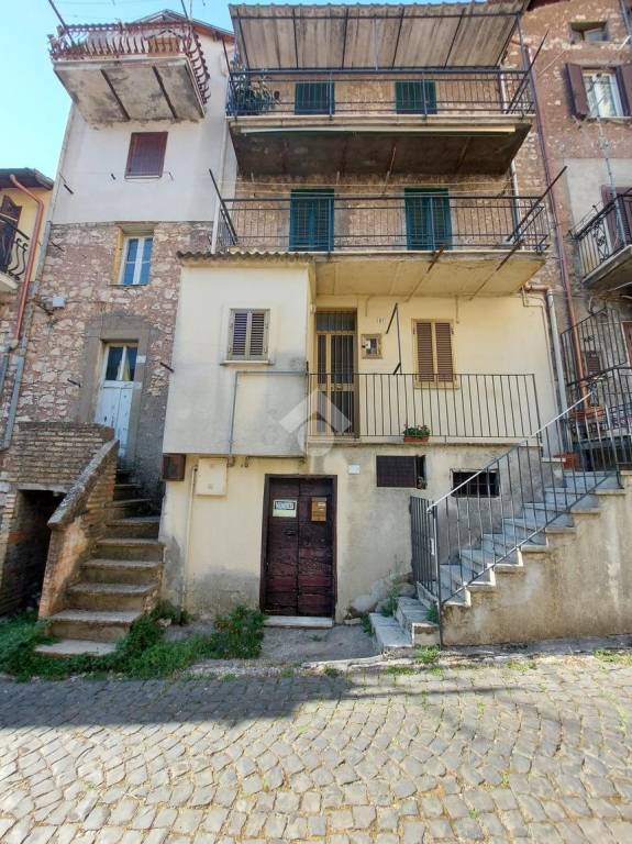 Appartamento in vendita a Carpineto Romano via Lorenzo la Porta, 84