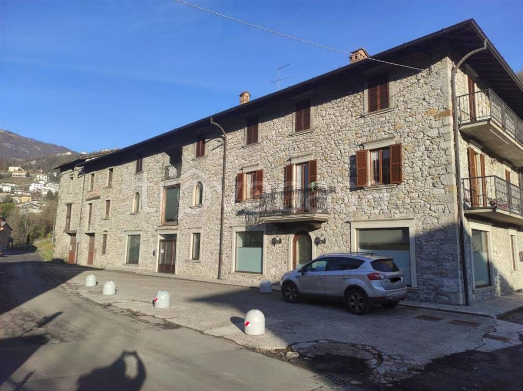 Appartamento in vendita a Sant'Omobono Terme via 4 Novembre