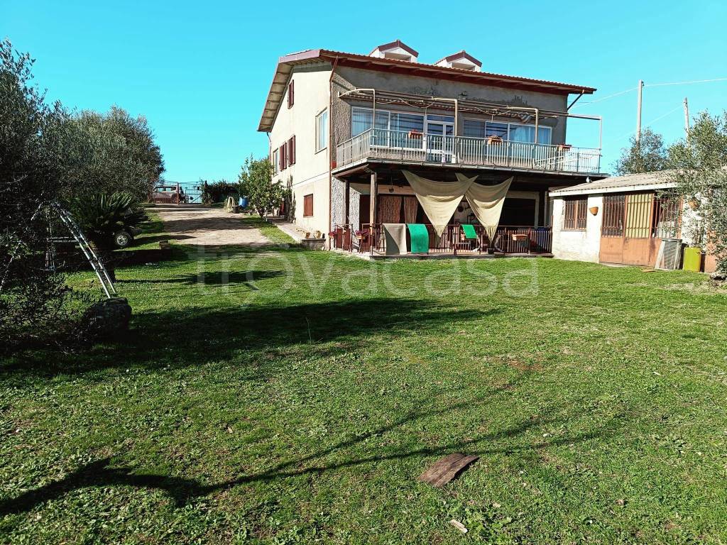 Villa in vendita ad Anguillara Sabazia via dei Grassi