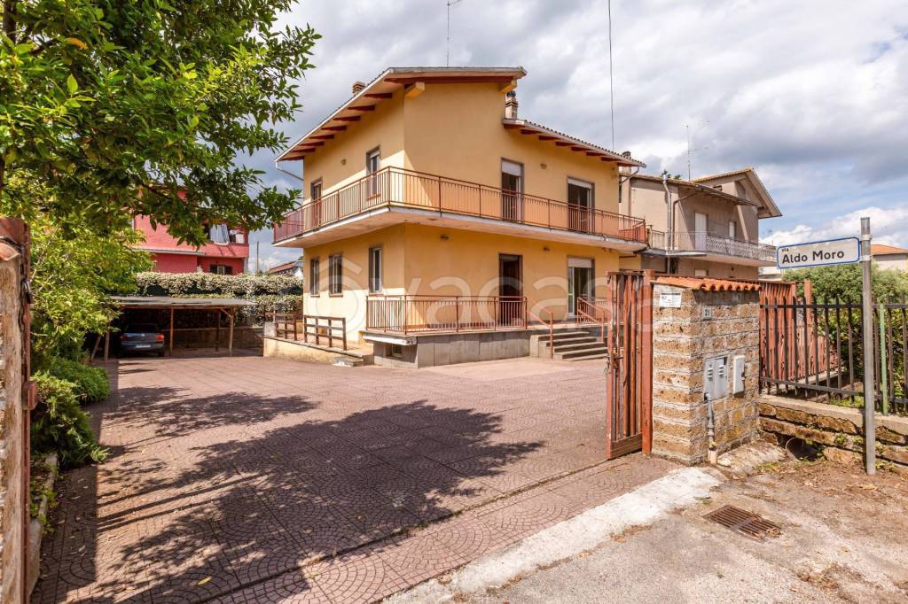 Villa in vendita a Fabrica di Roma via aldo moro, snc