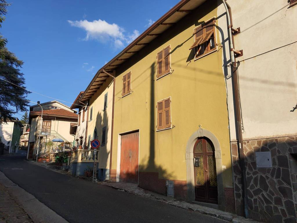 Casa Indipendente in in vendita da privato a Comano via Roma, 26