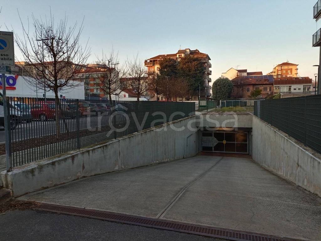 Garage in vendita a Torino via Valentino Carrera, 58