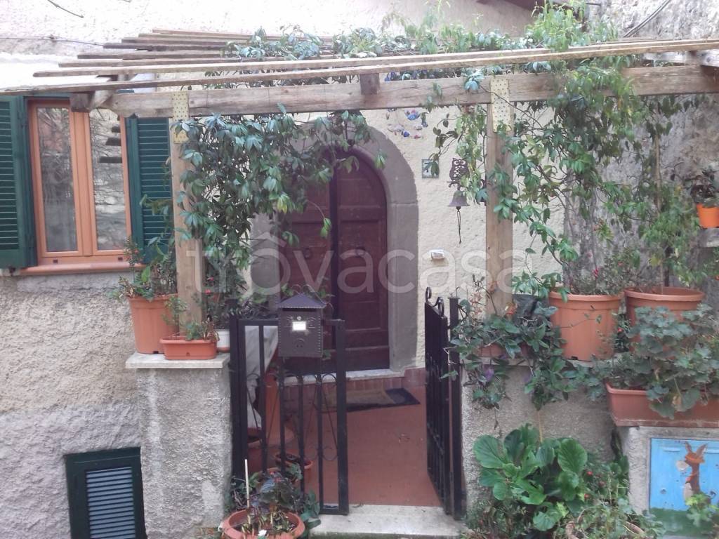Appartamento in in vendita da privato a Rocca Sinibalda strada Provinciale Roccasinibalda Longone, 73