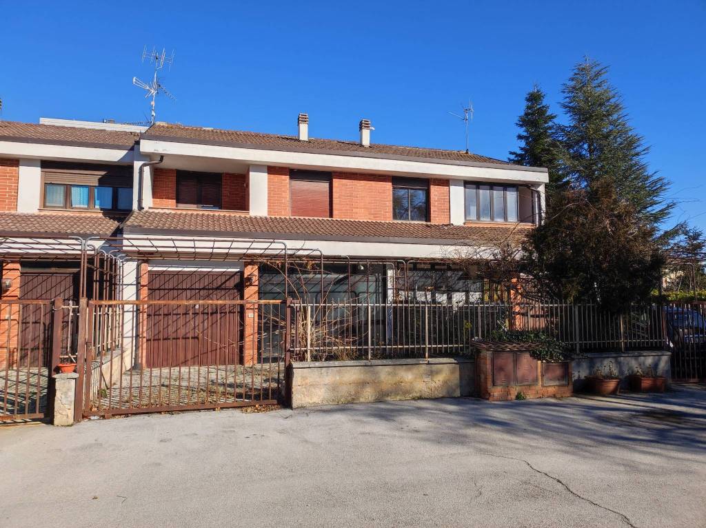 Villa a Schiera in vendita a L'Aquila via dei Ciocca, 14