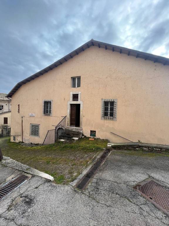 Intero Stabile in in vendita da privato a Monteleone di Spoleto via Cesare Battisti, 12