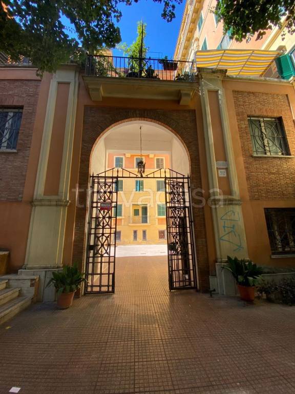 Appartamento in in vendita da privato a Roma via Conte di Carmagnola, 32