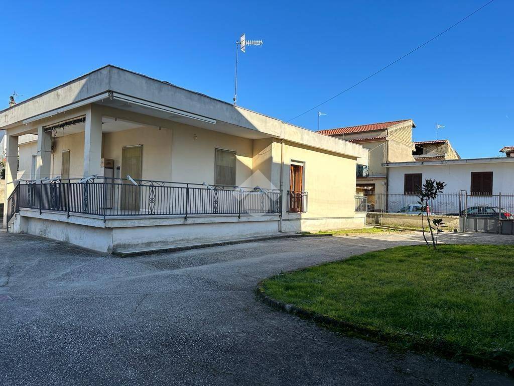 Villa in vendita a Parete via Salvatore Di Giacomo, 13
