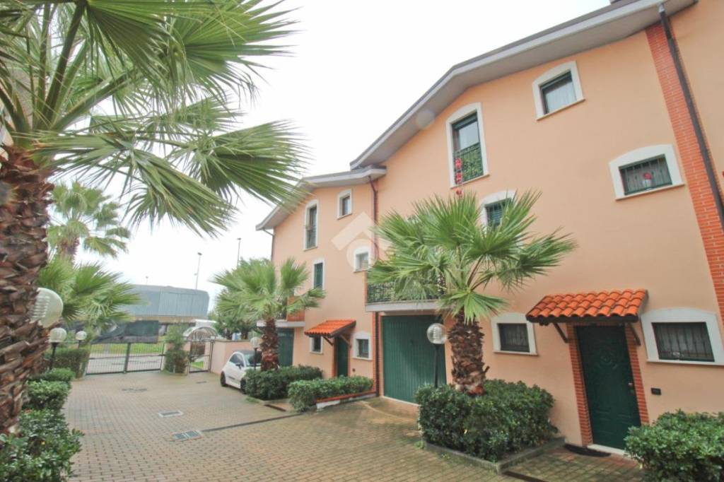 Villa a Schiera in vendita a Città Sant'Angelo via Roberto Nasuti, 28