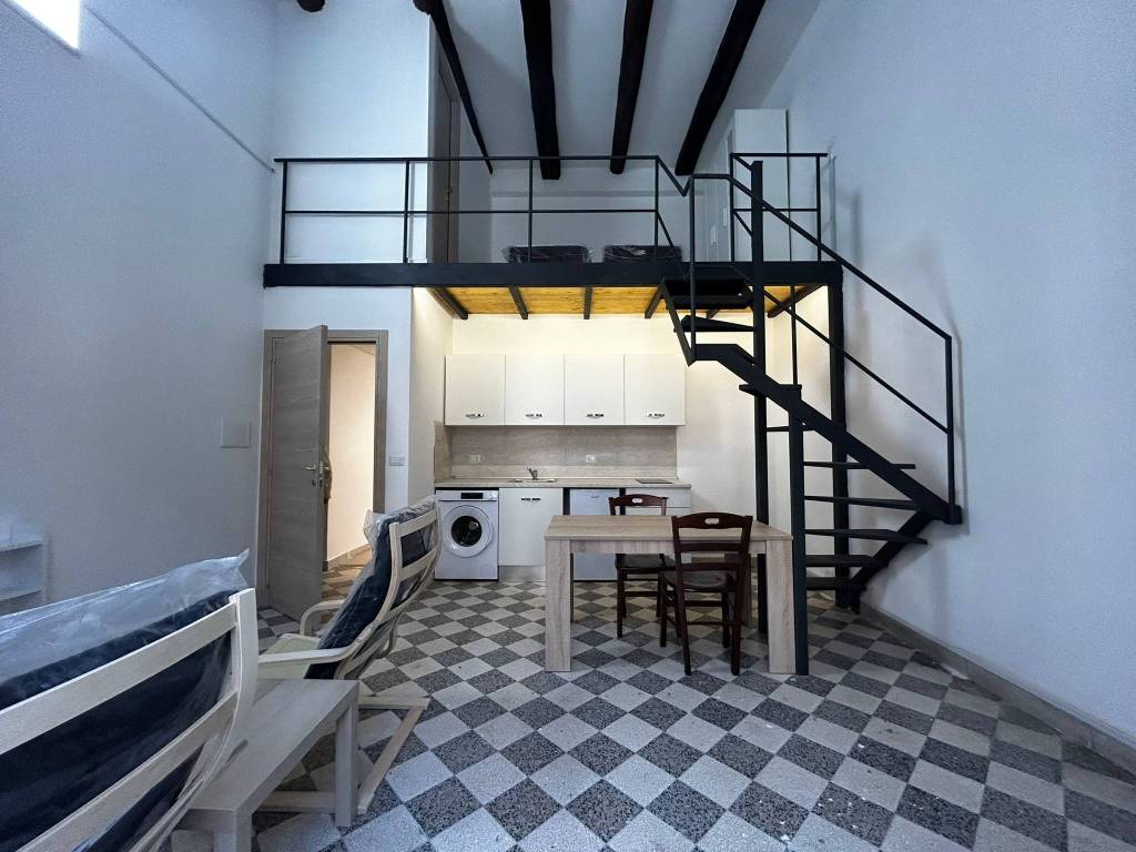 Appartamento in affitto a Napoli via Santa Maria di Costantinopoli, 30