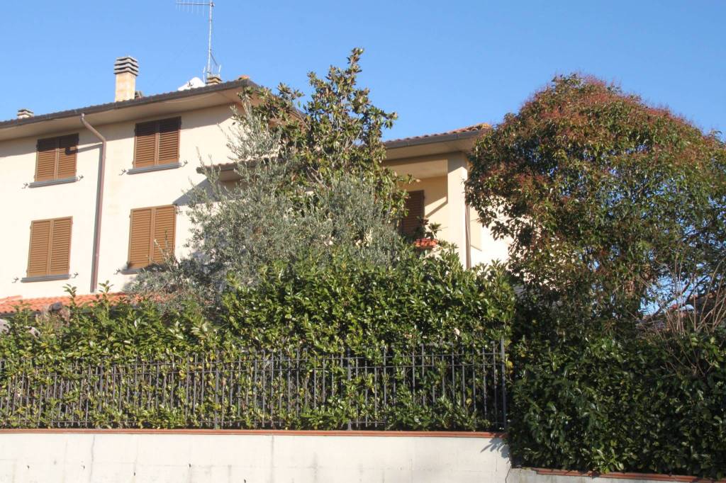 Villa Bifamiliare in vendita a Civitella in Val di Chiana via Madre Teresa di Calcutta, 12