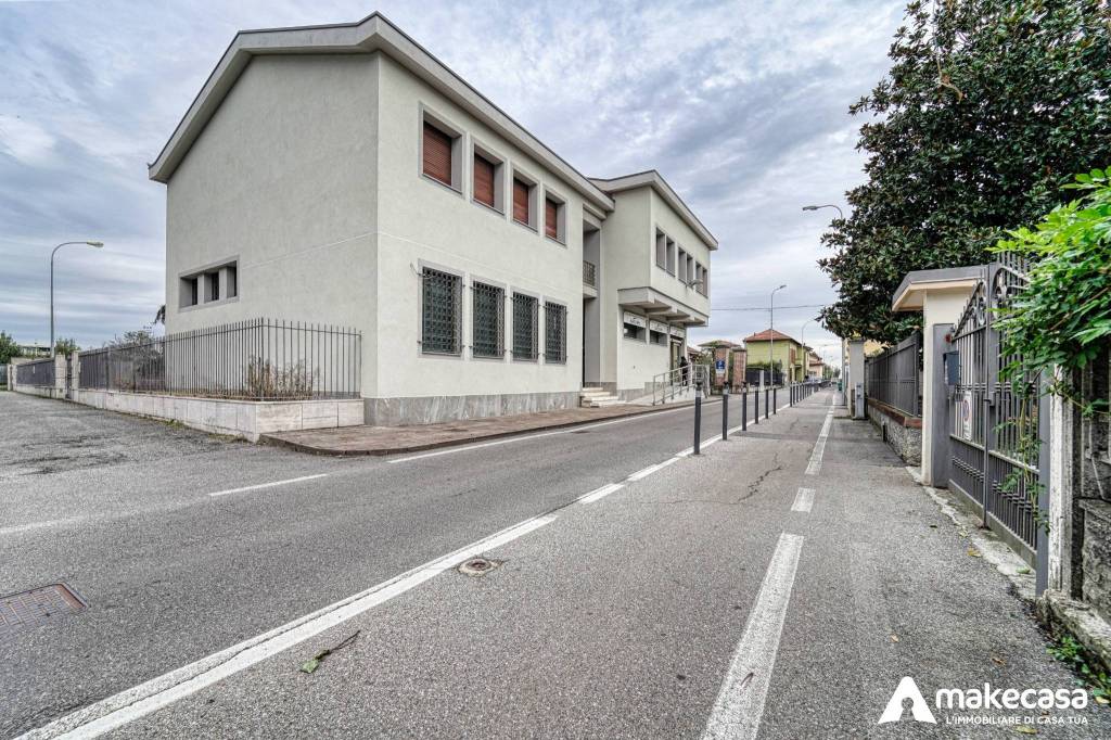 Intero Stabile in affitto a Mulazzano via Pandina, 59