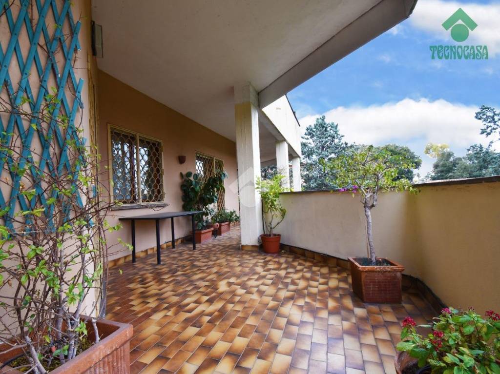Appartamento in vendita a Roma via acerenza, 36