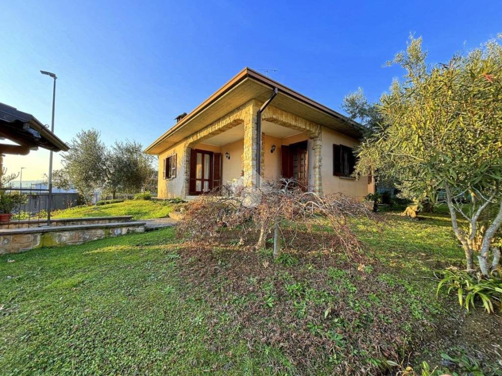Villa in vendita a Monticelli Brusati via Giovanni Falcone, 18