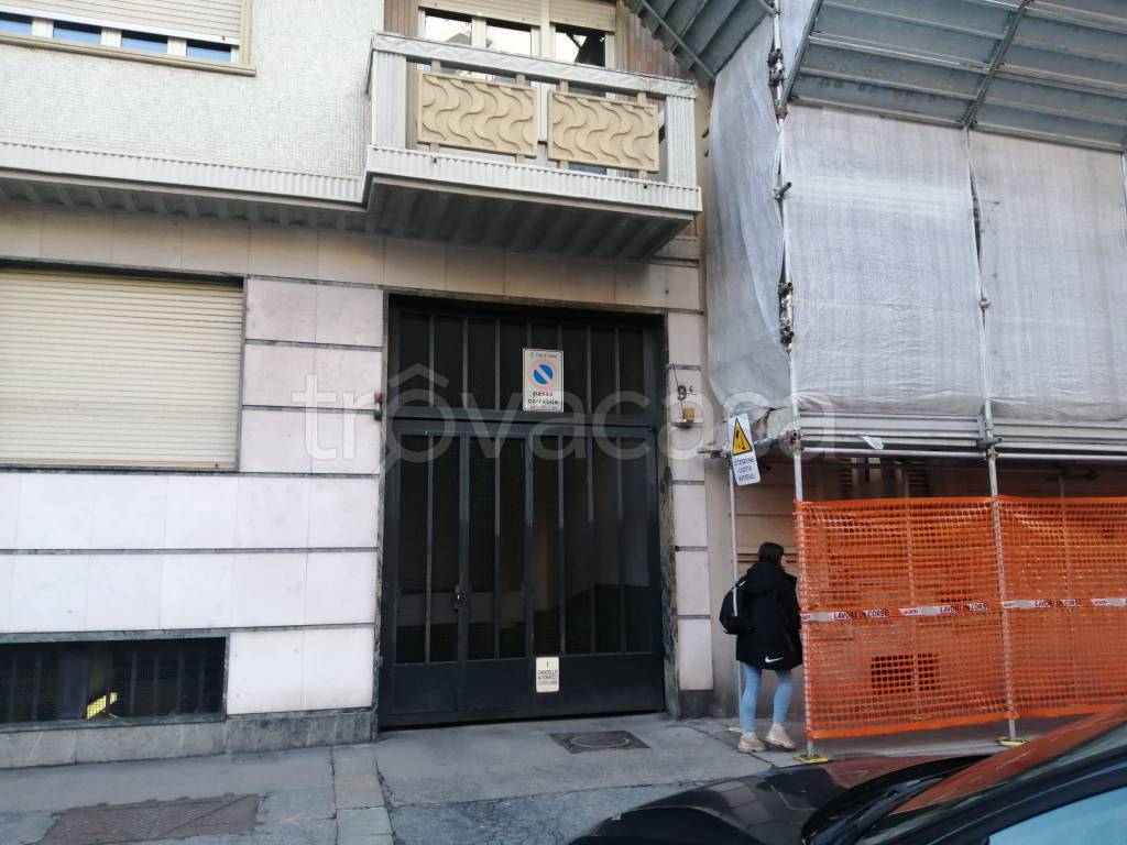 Garage in vendita a Torino via Enrico Cialdini, 9