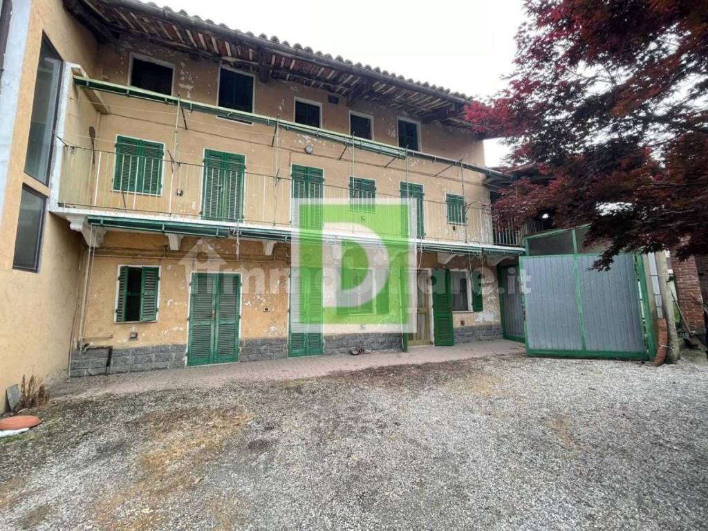 Casa Indipendente in vendita ad Albiano d'Ivrea via Caravino