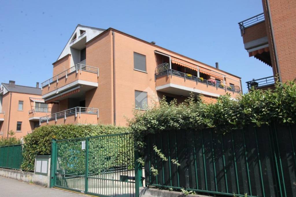 Appartamento in vendita a Lainate via Friuli, 21