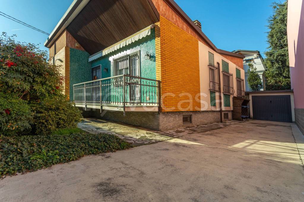 Villa in vendita a Pozzo d'Adda via Don Arturo Piazza, 18