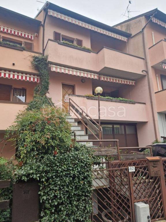 Villa a Schiera in vendita a Casnate con Bernate via Monte Bisbino, 62