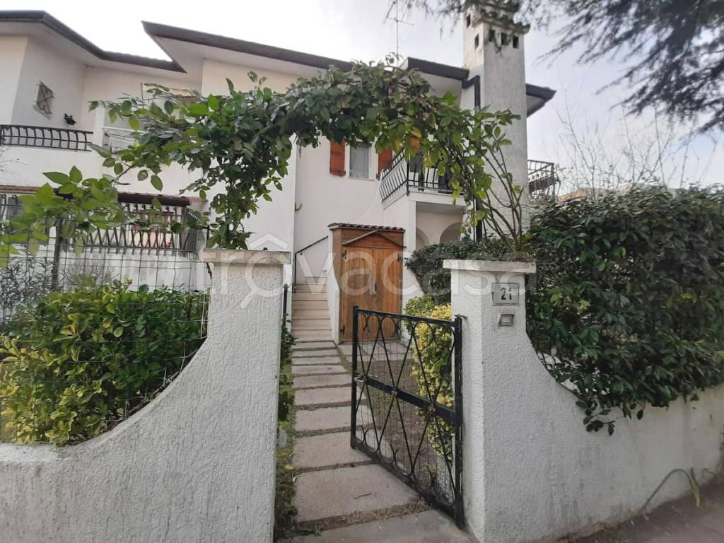 Villa a Schiera in vendita a Comacchio via Annibale Carracci, 21