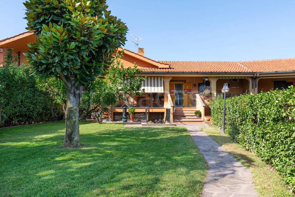 Villa a Schiera in vendita a Roma via del Fosso di Fioranello, 33