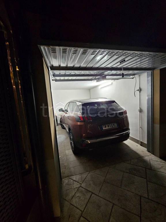 Garage in affitto a Milano via Giuseppe Ugolini, 20