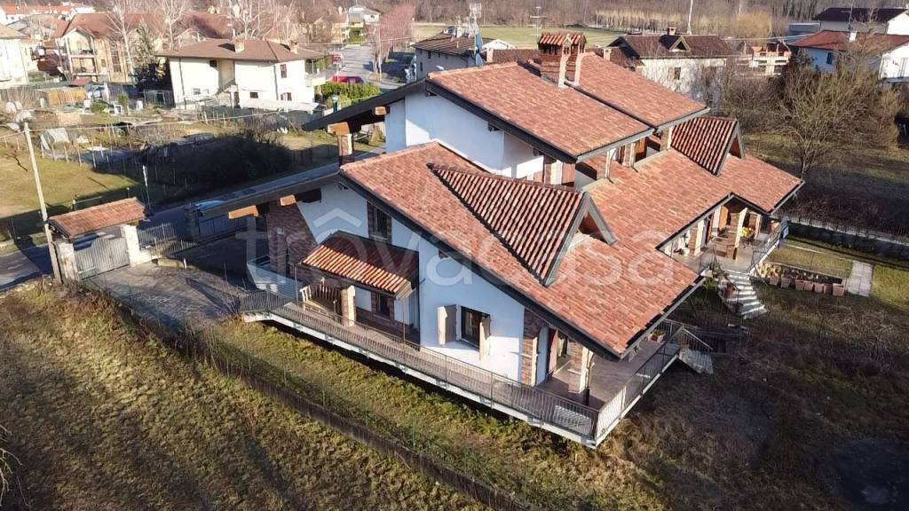Villa Bifamiliare in vendita a Oleggio Castello via Monte Pasubio